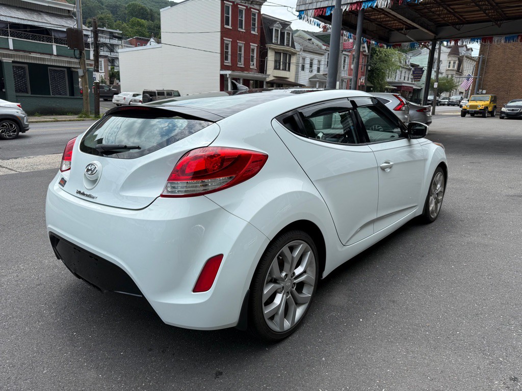 2013 Hyundai Veloster Image 5
