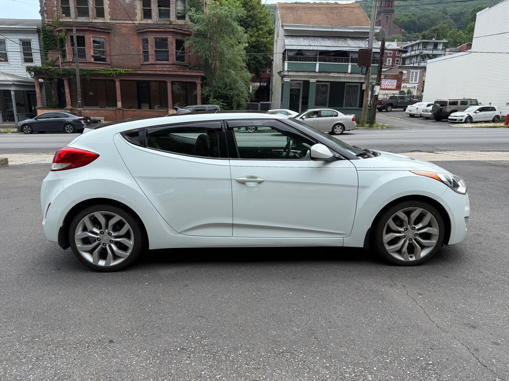 2013 Hyundai Veloster Image 6