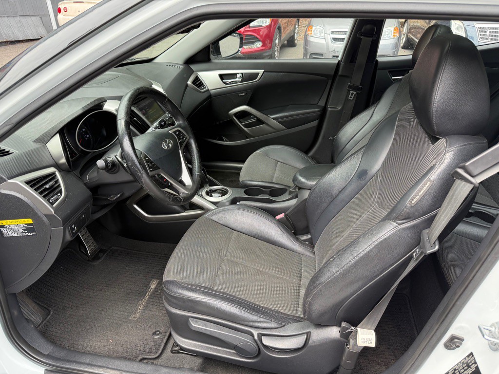 2013 Hyundai Veloster Image 9