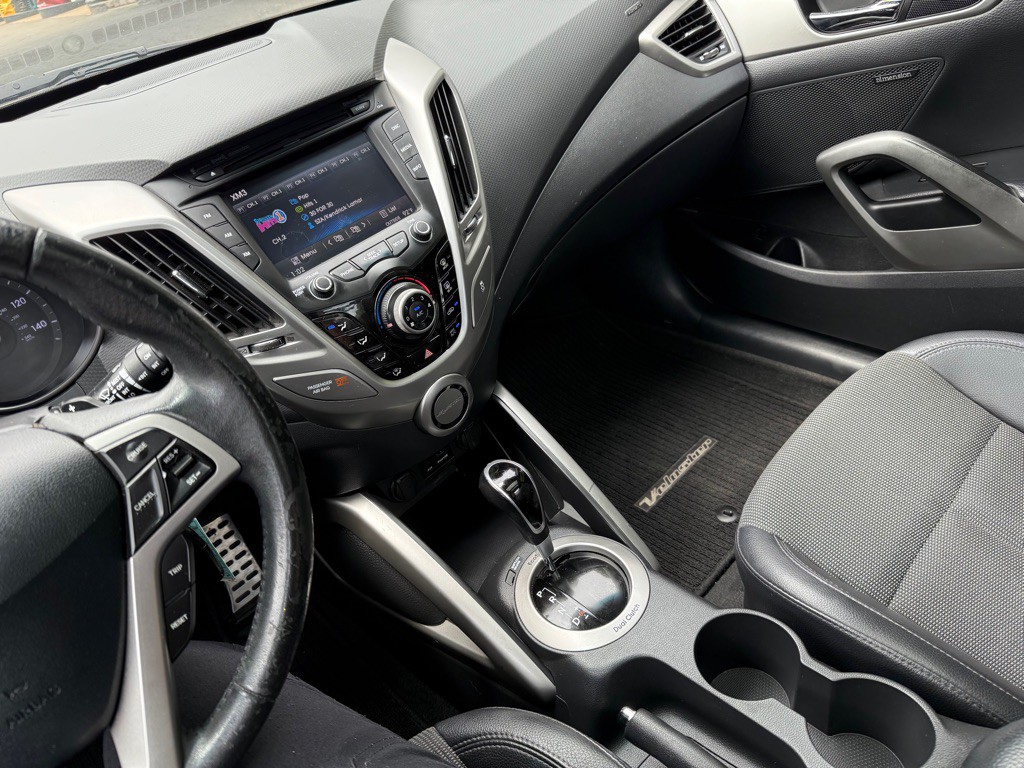 2013 Hyundai Veloster Image 12