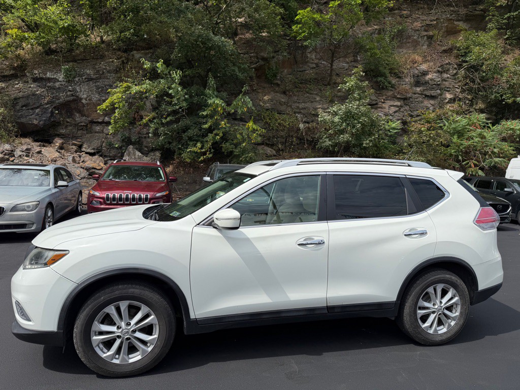 2015 Nissan Rogue Image 2