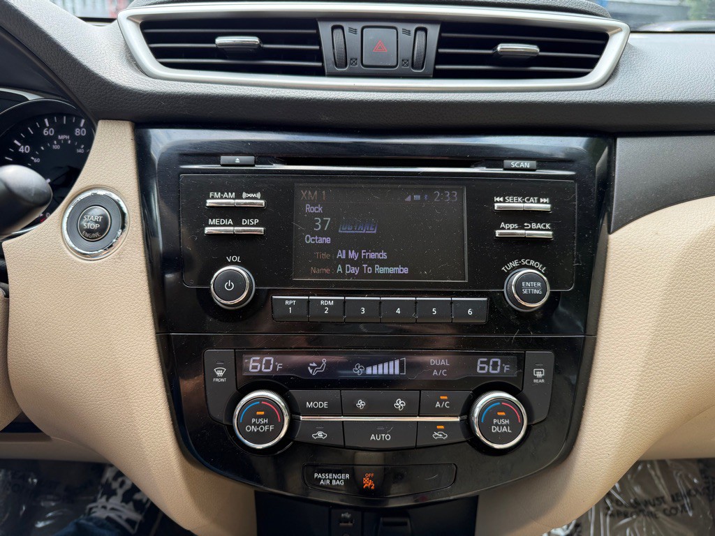2015 Nissan Rogue Image 16