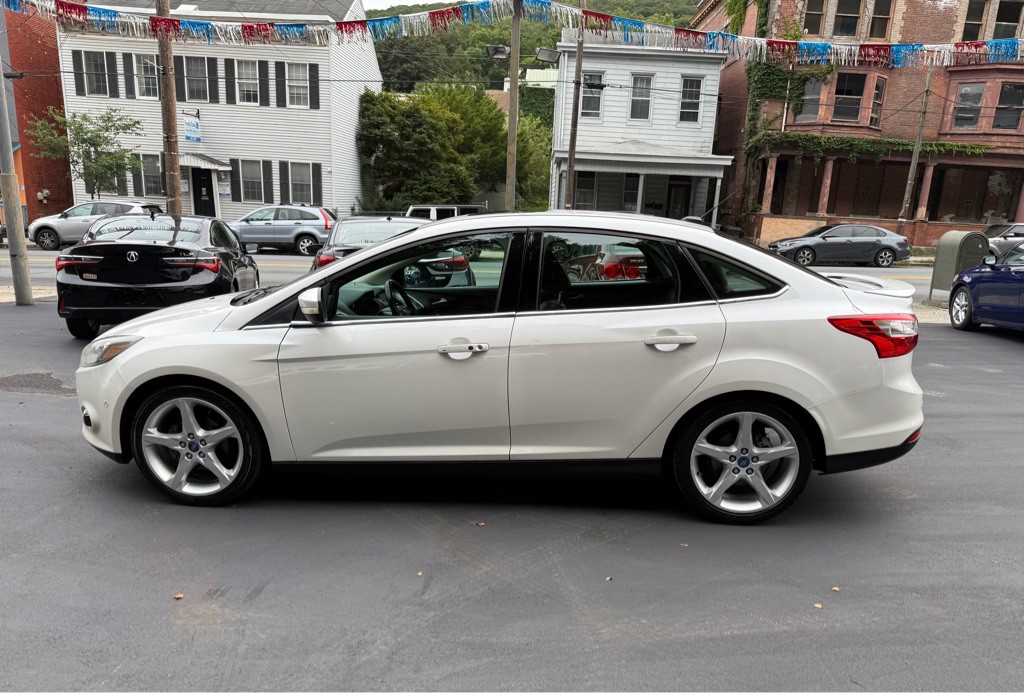 2012 Ford Focus Image 2