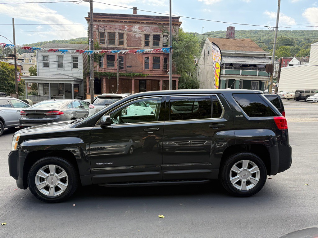 2013 GMC Terrain Image 2