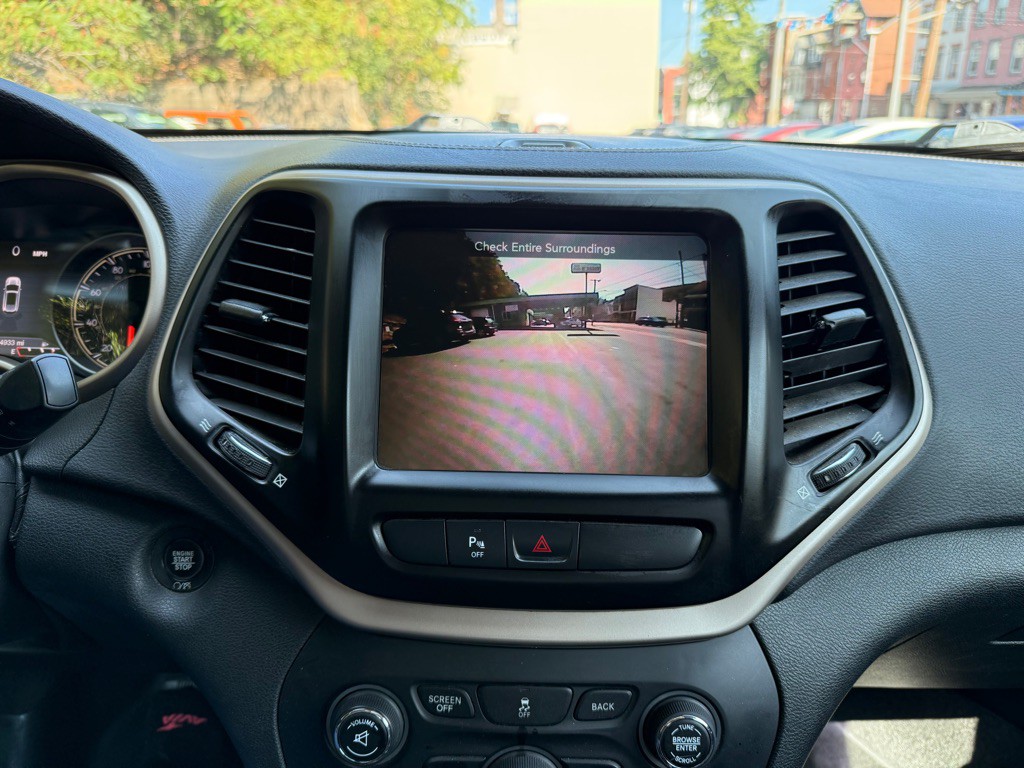 2018 Jeep Cherokee Image 16