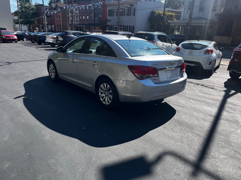 2011 Chevrolet Cruze Image 3