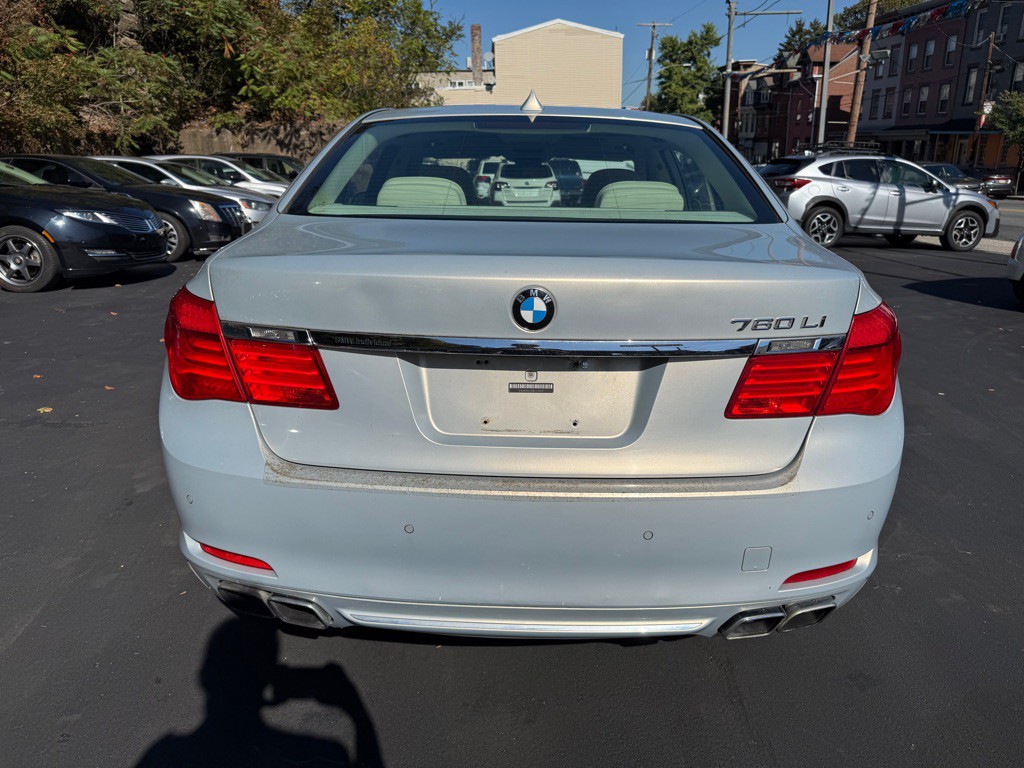 2011 BMW 7 Series Image 4