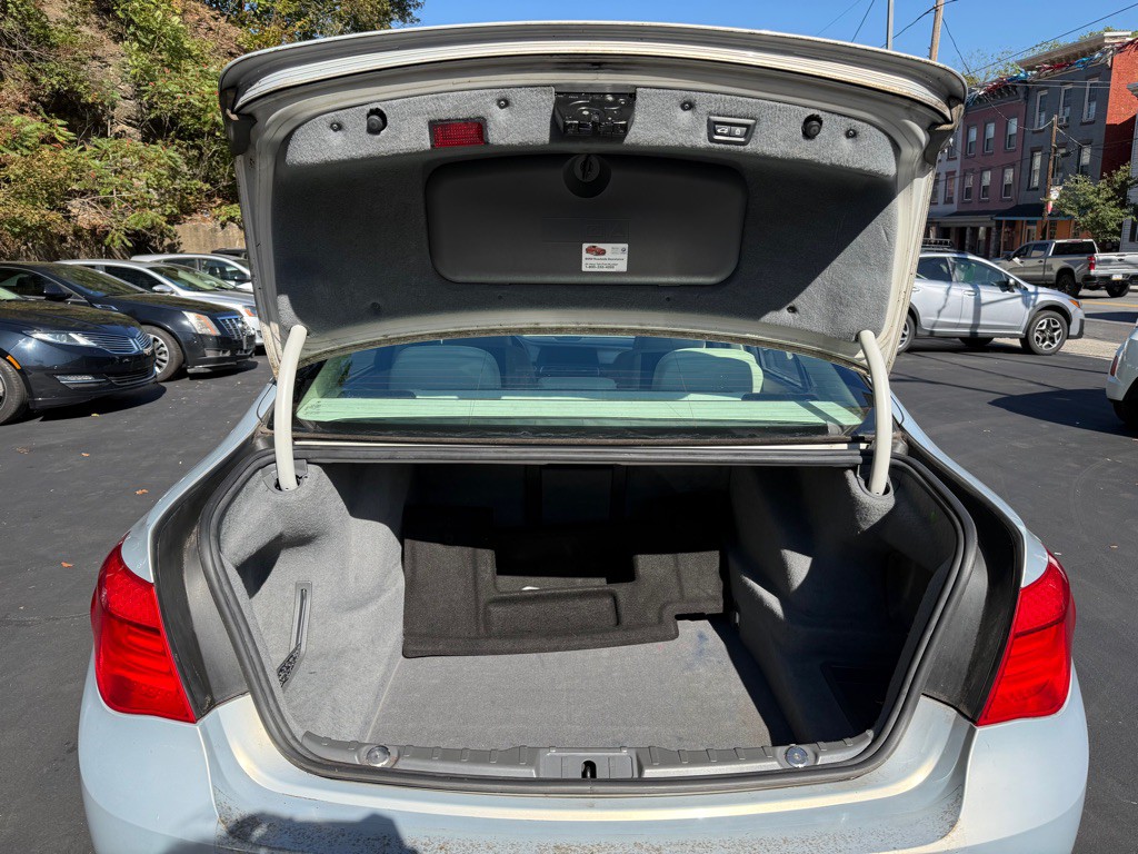 2011 BMW 7 Series Image 5
