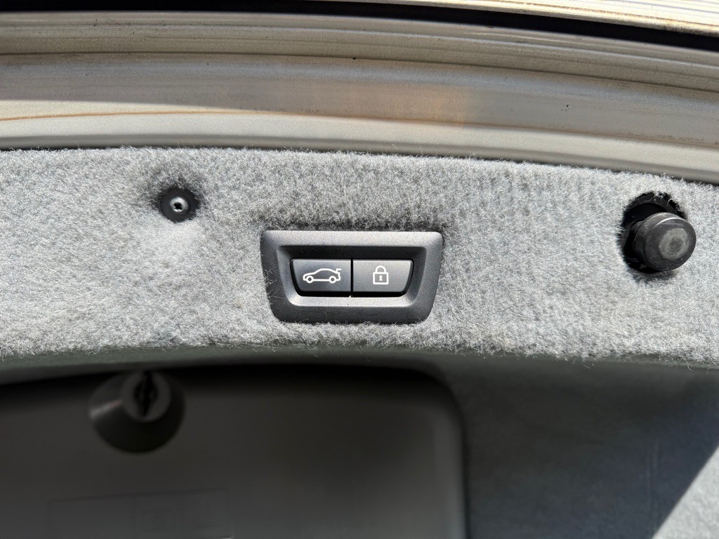 2011 BMW 7 Series Image 6