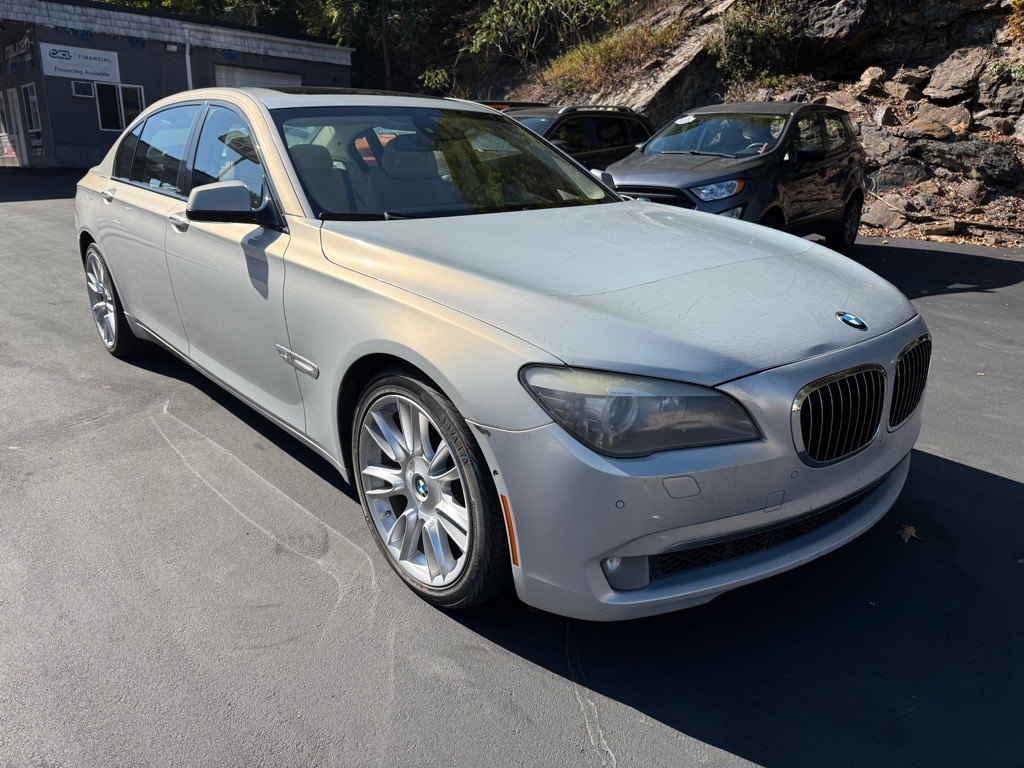 2011 BMW 7 Series Image 9