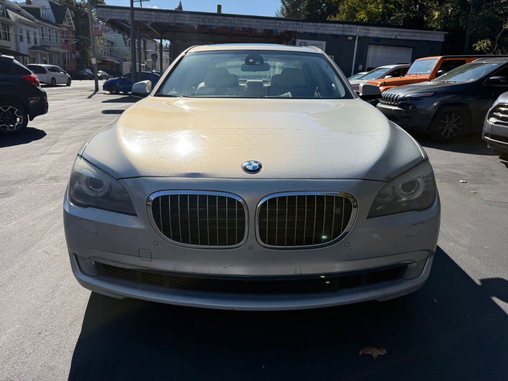2011 BMW 7 Series Image 10