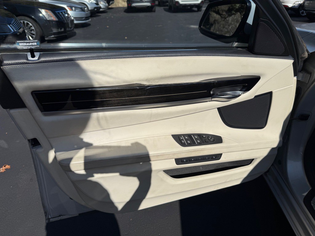 2011 BMW 7 Series Image 13