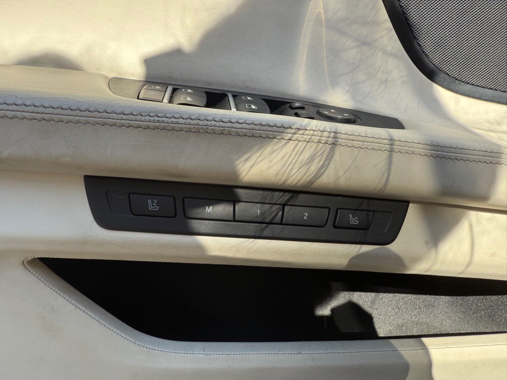 2011 BMW 7 Series Image 14