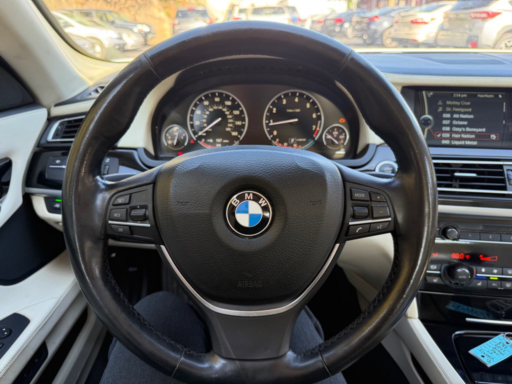 2011 BMW 7 Series Image 15