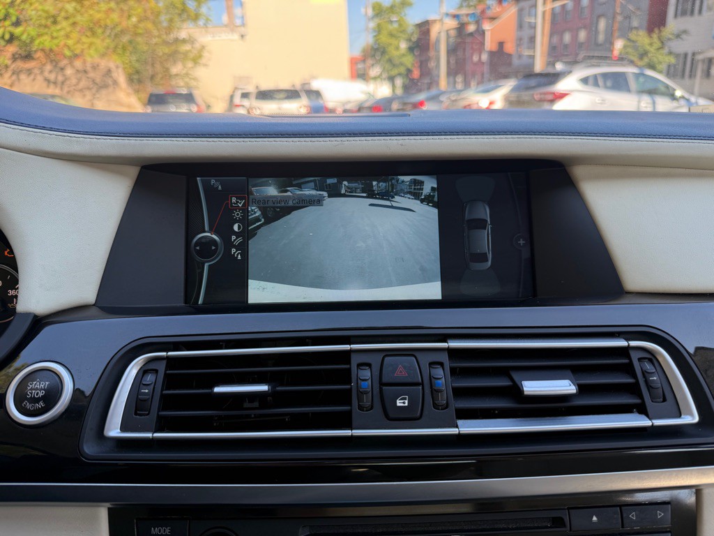 2011 BMW 7 Series Image 21