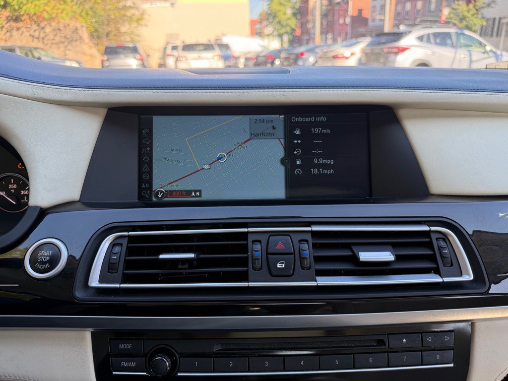 2011 BMW 7 Series Image 22
