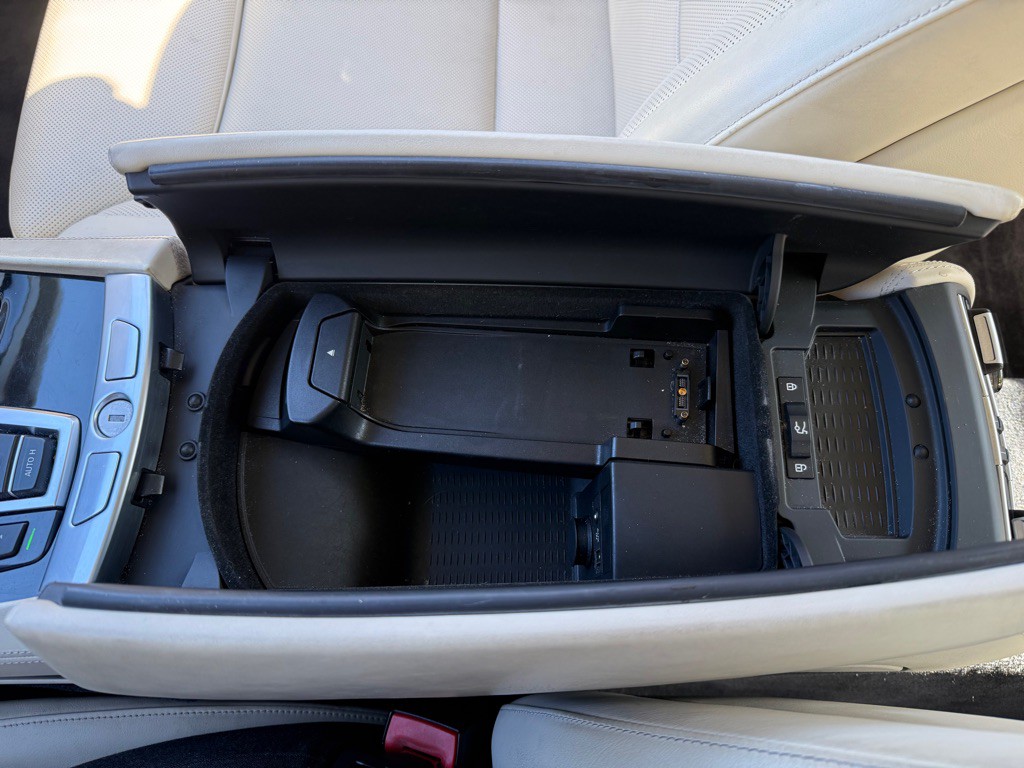 2011 BMW 7 Series Image 23