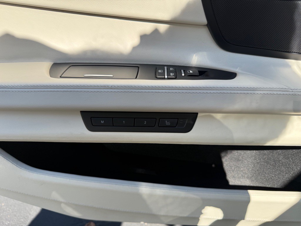 2011 BMW 7 Series Image 27