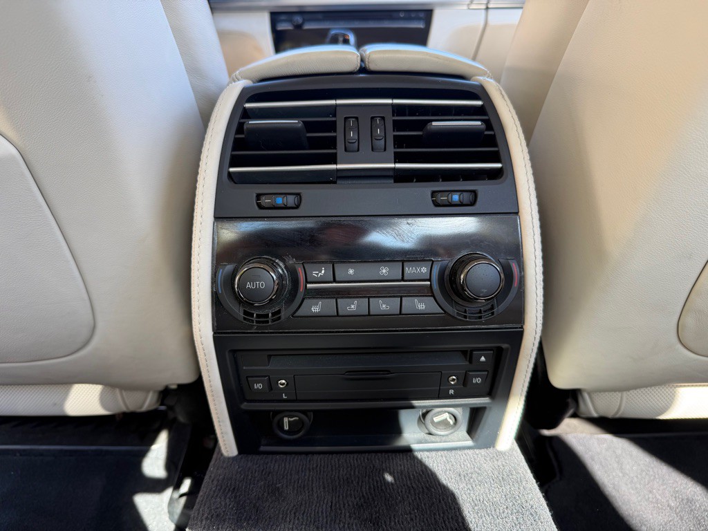 2011 BMW 7 Series Image 28