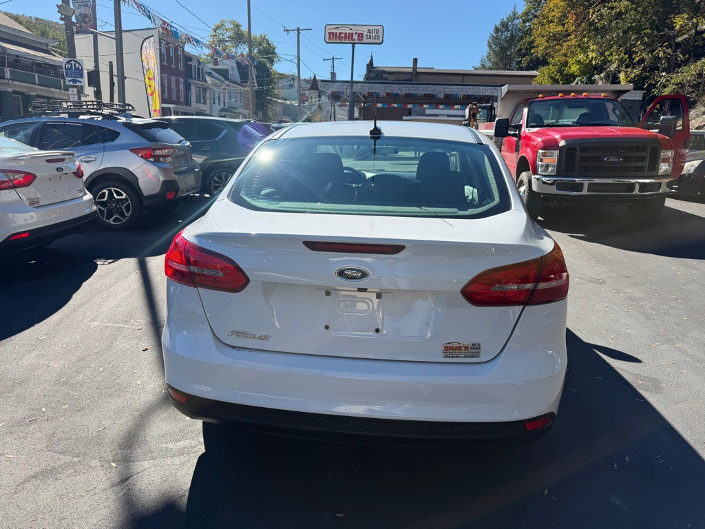 2016 Ford Focus Image 4