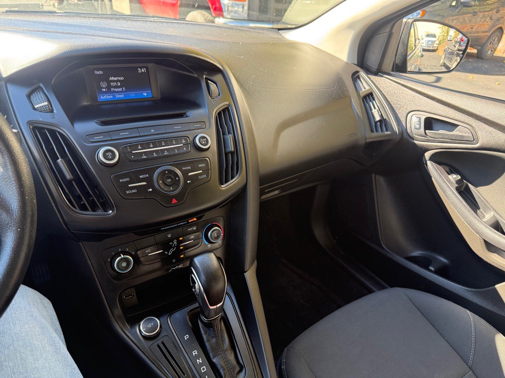 2016 Ford Focus Image 14