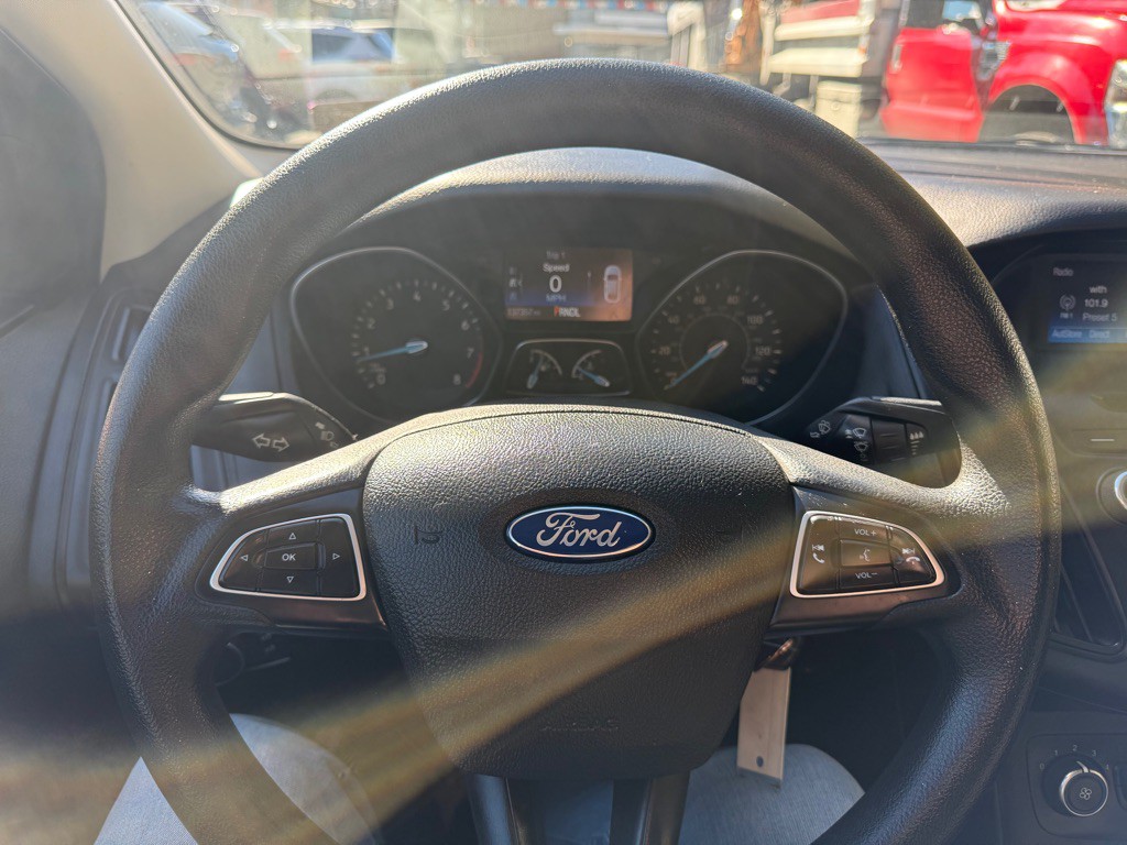 2016 Ford Focus Image 15