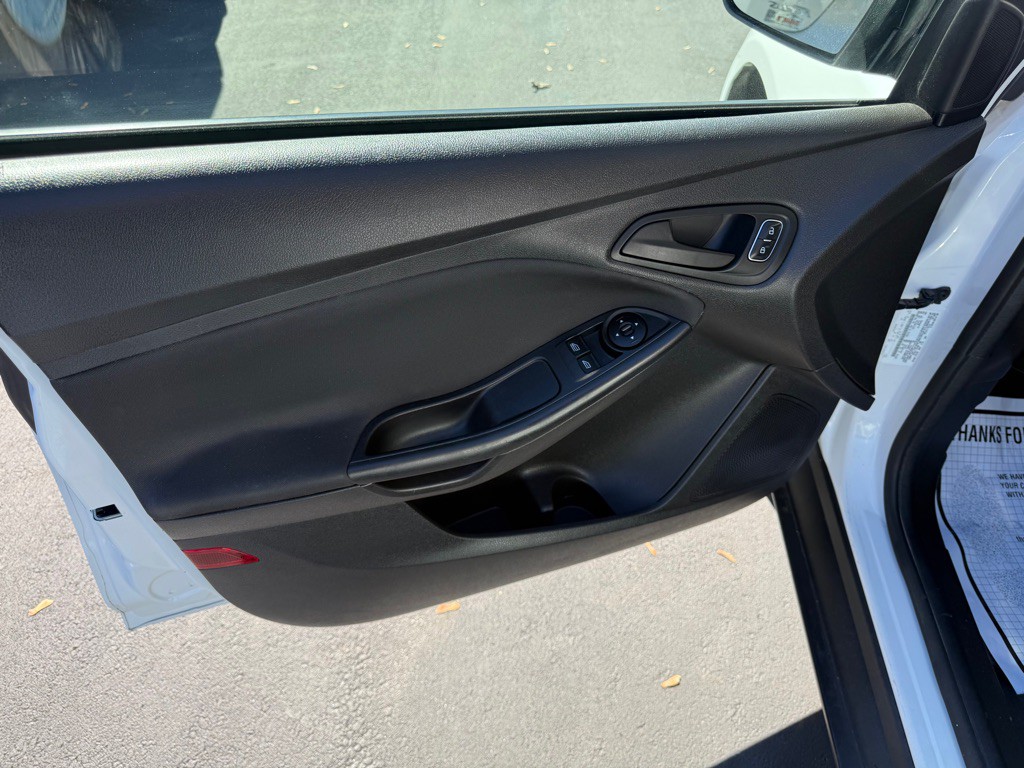 2016 Ford Focus Image 19