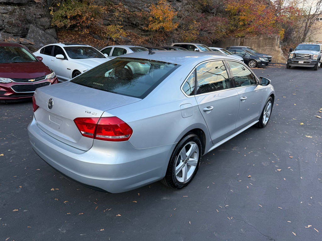 2012 Volkswagen Passat Image 5