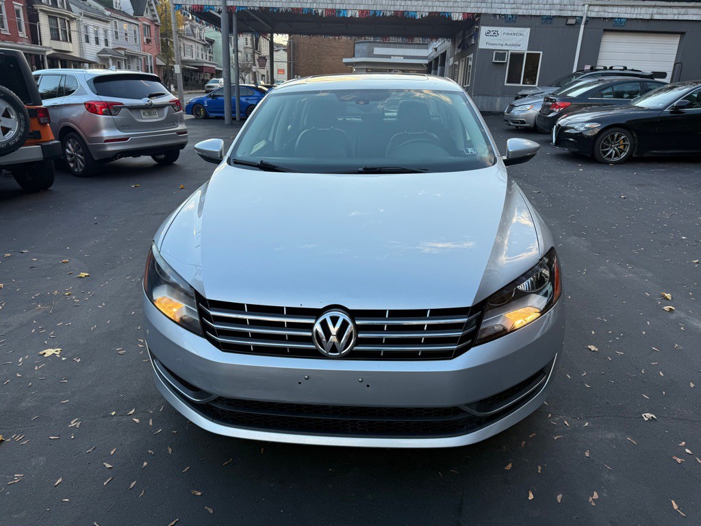 2012 Volkswagen Passat Image 9
