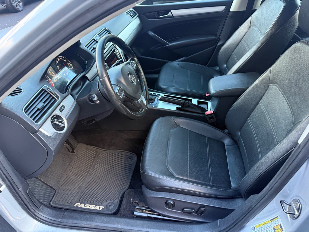 2012 Volkswagen Passat Image 12