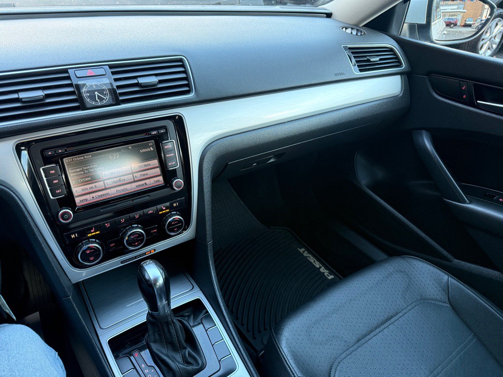 2012 Volkswagen Passat Image 13