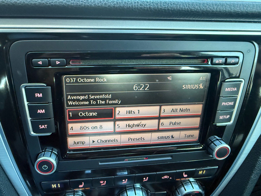 2012 Volkswagen Passat Image 14