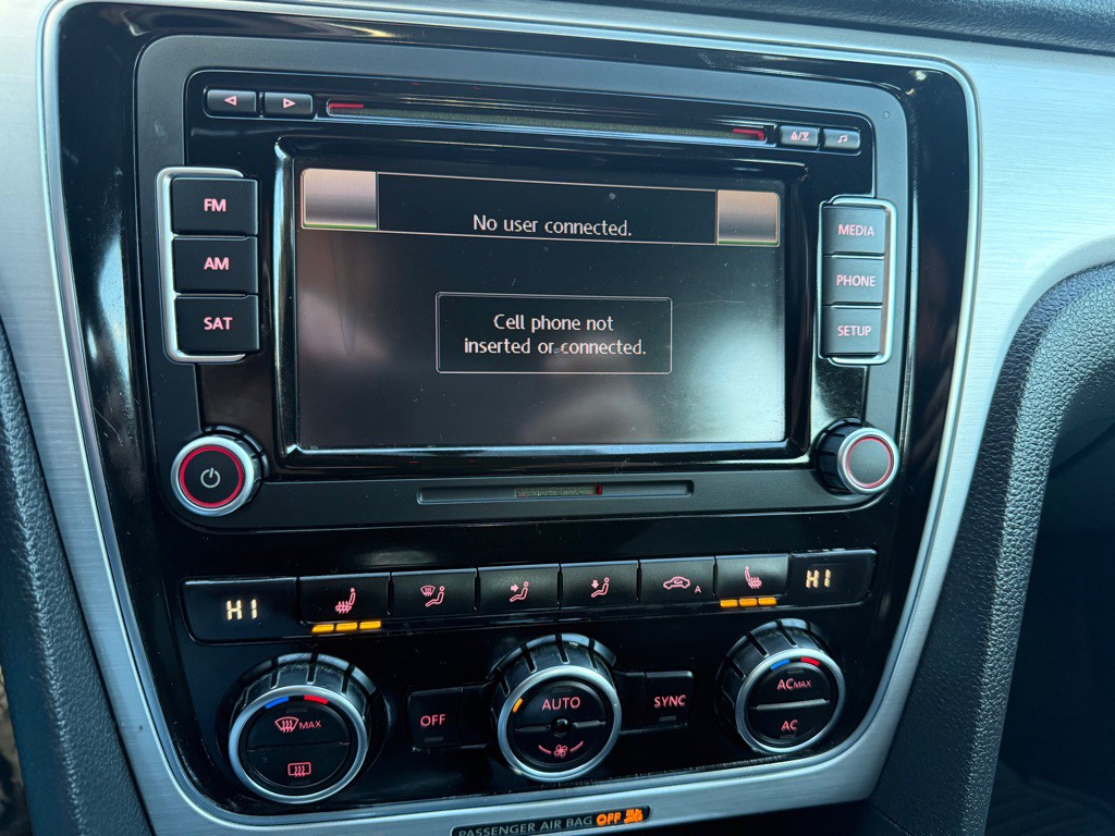 2012 Volkswagen Passat Image 15