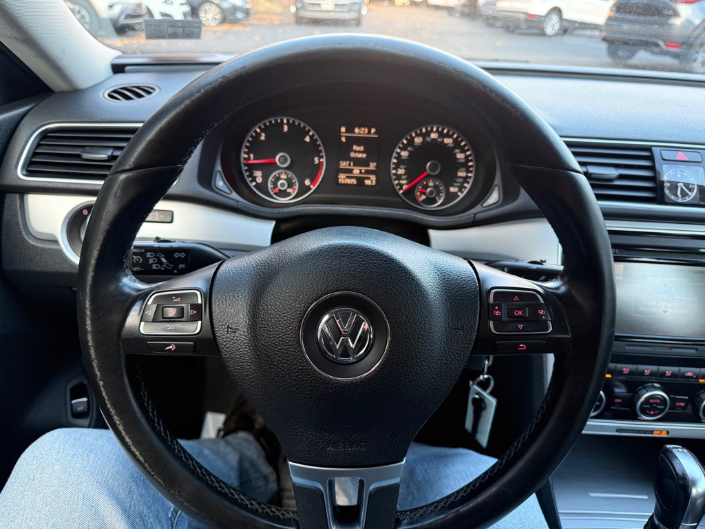 2012 Volkswagen Passat Image 16