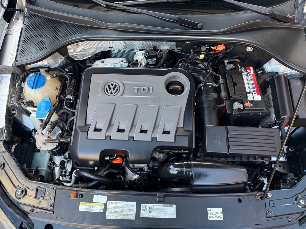 2012 Volkswagen Passat Image 21