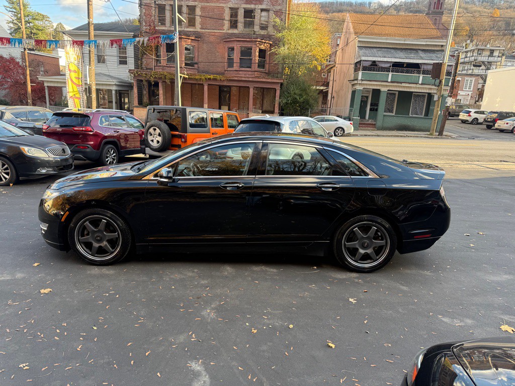 2016 Lincoln MKZ Image 2