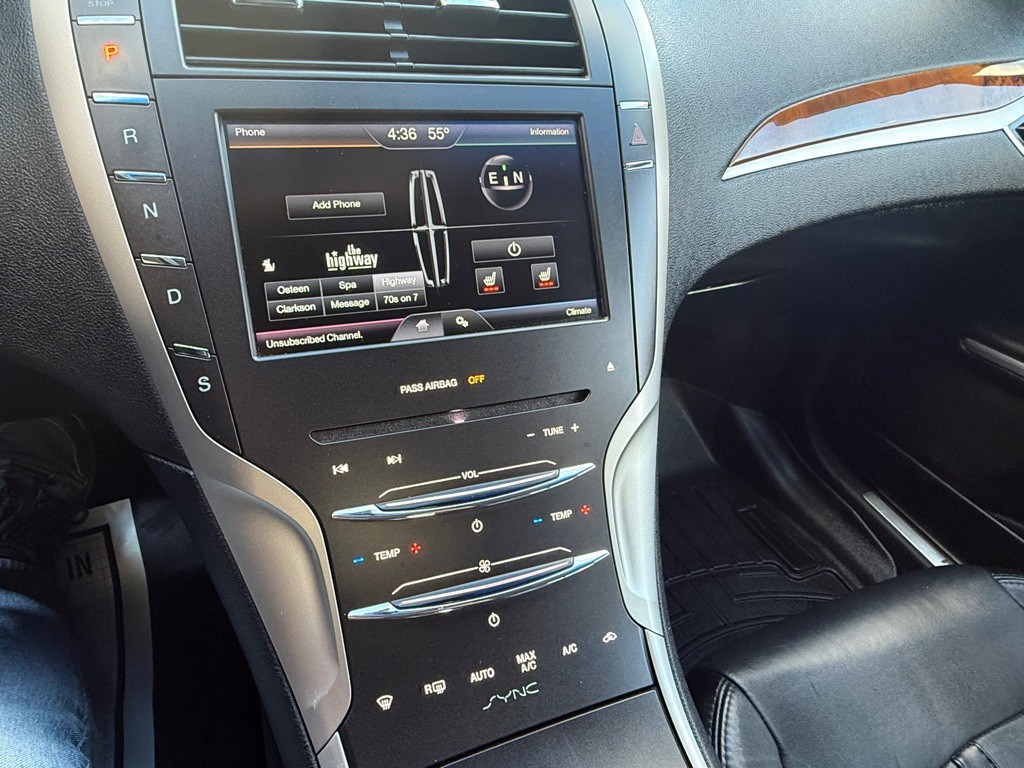 2016 Lincoln MKZ Image 16