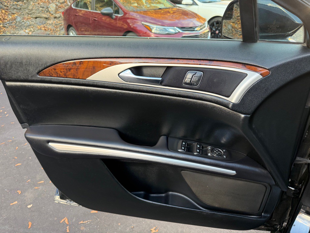 2016 Lincoln MKZ Image 20