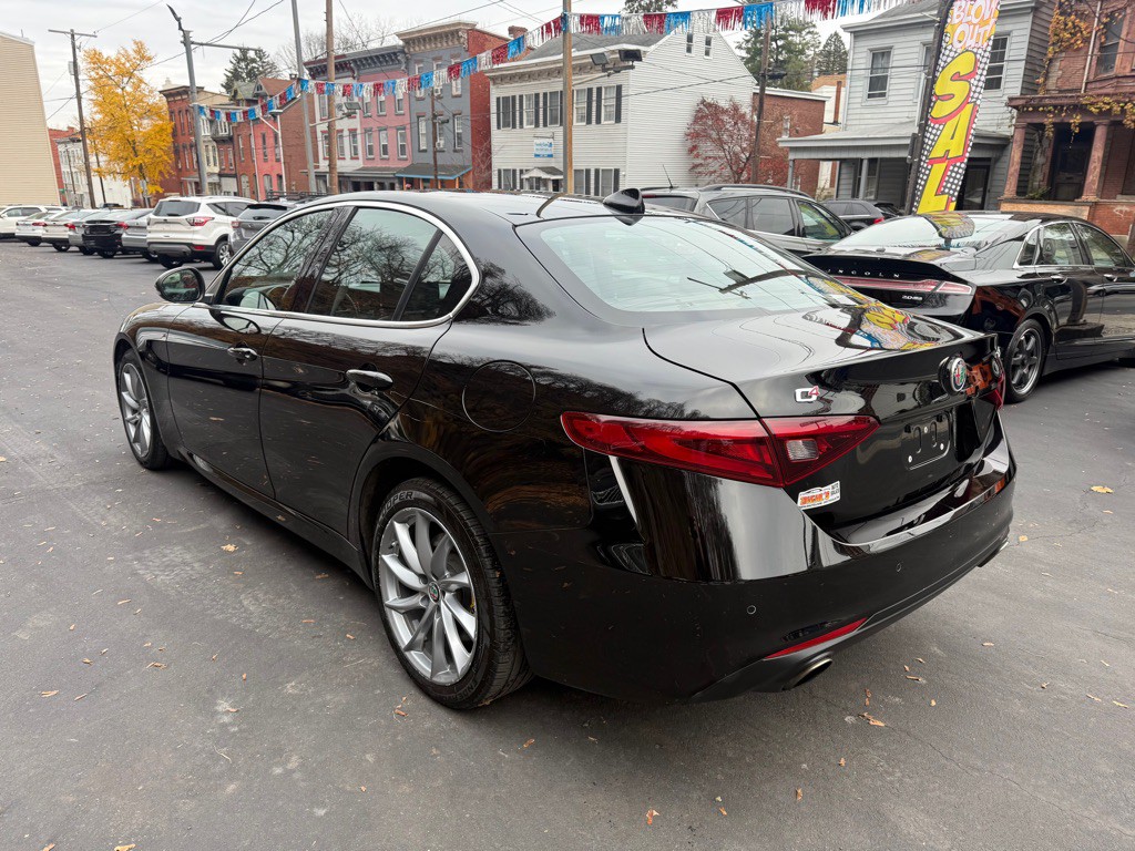 2017 Alfa Romeo Giulia Image 3