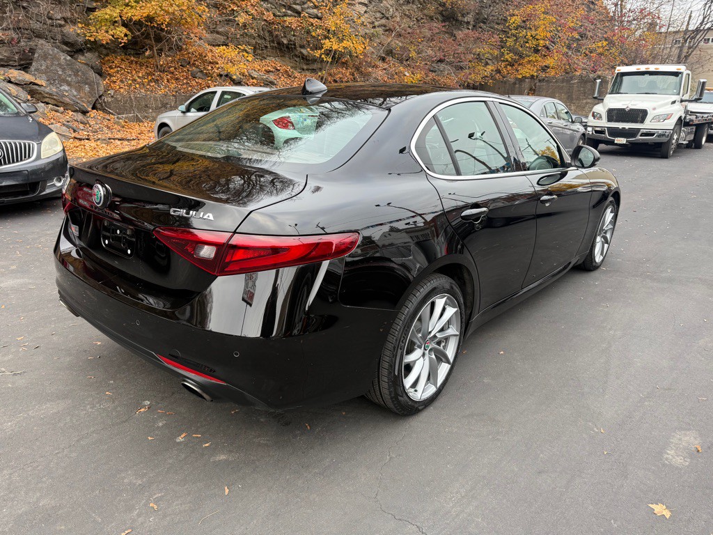 2017 Alfa Romeo Giulia Image 5