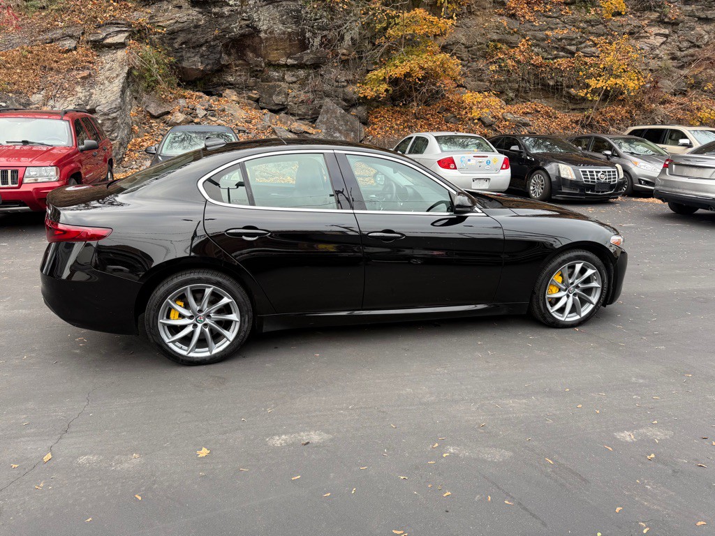 2017 Alfa Romeo Giulia Image 6