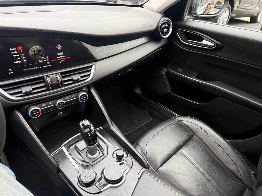 2017 Alfa Romeo Giulia Image 13