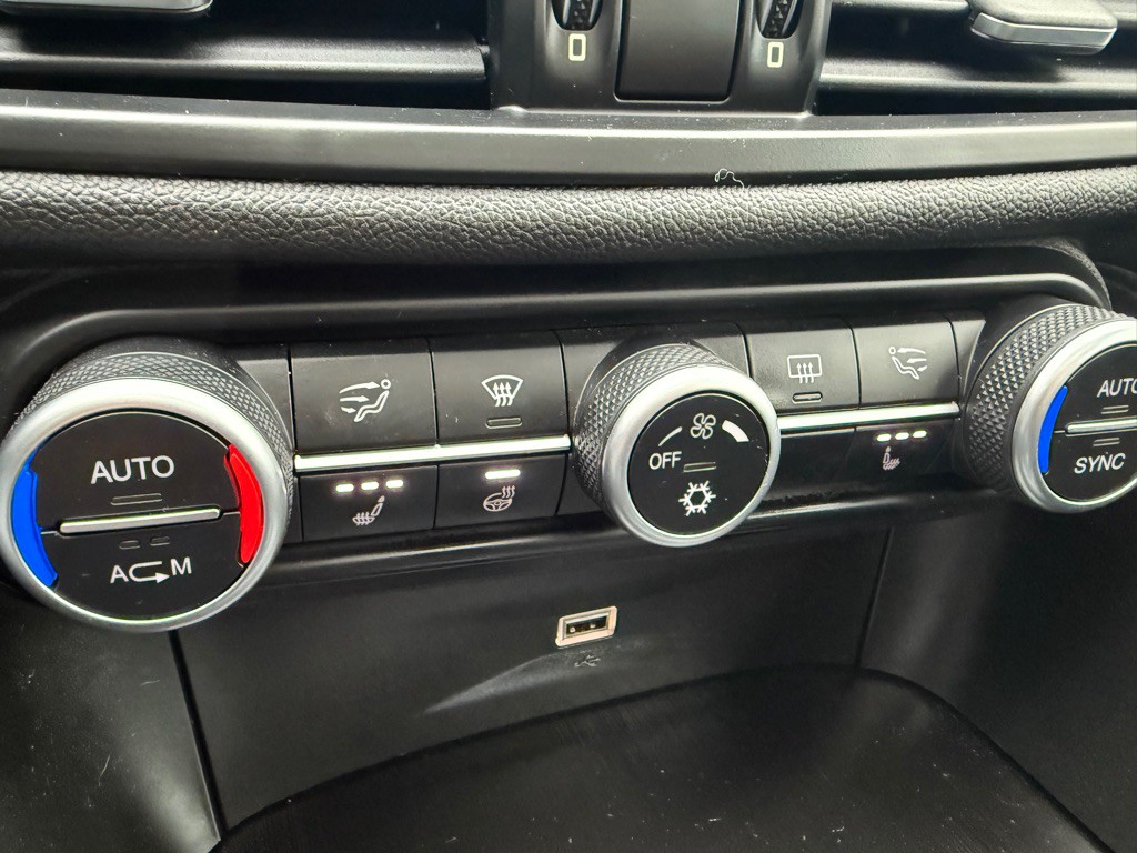 2017 Alfa Romeo Giulia Image 16