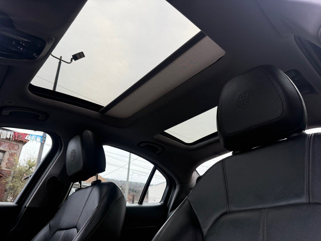 2017 Alfa Romeo Giulia Image 22