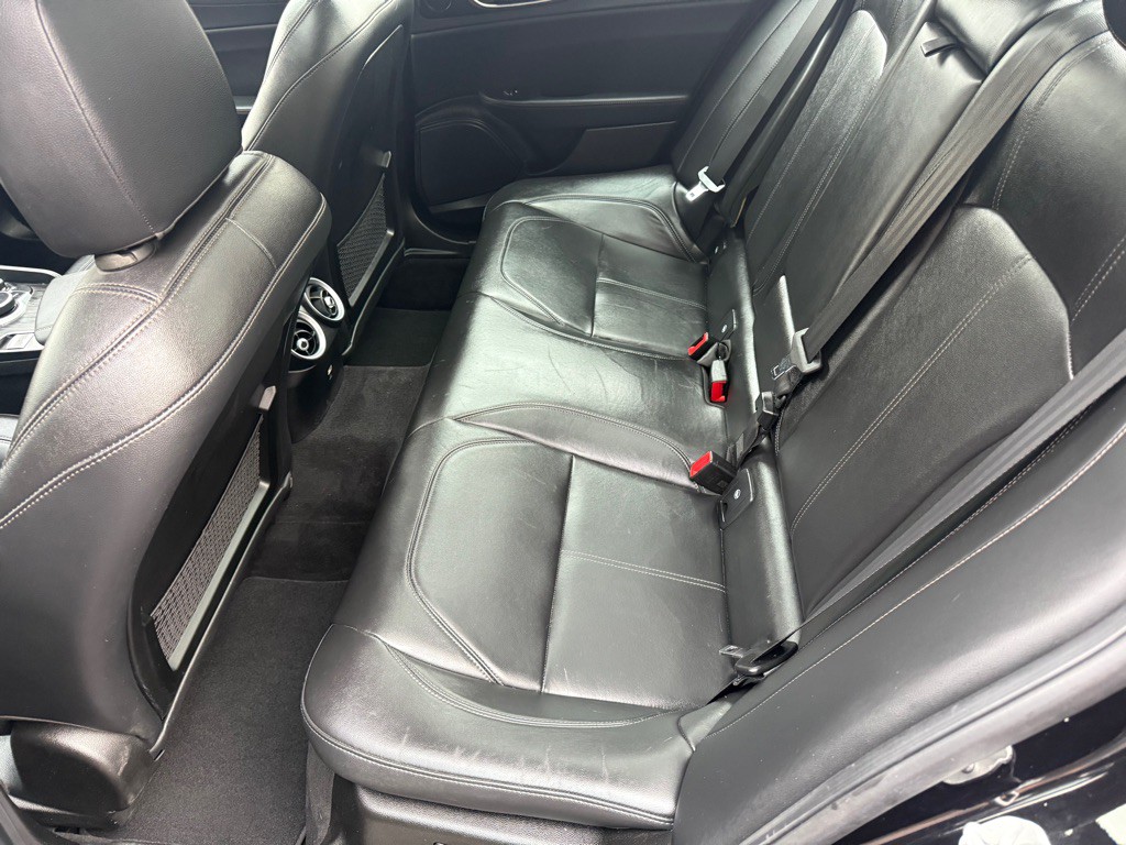 2017 Alfa Romeo Giulia Image 23