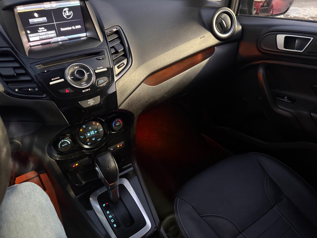 2014 Ford Fiesta Image 9