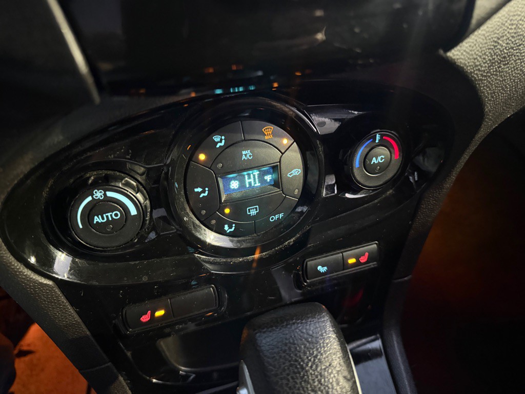 2014 Ford Fiesta Image 12