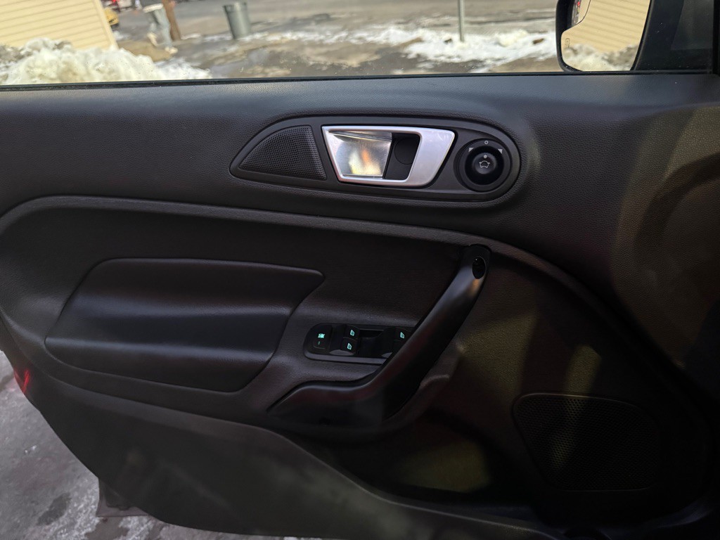 2014 Ford Fiesta Image 16