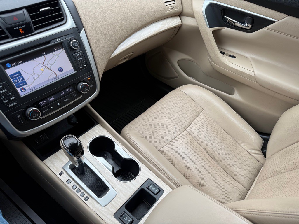 2016 Nissan Altima Image 12