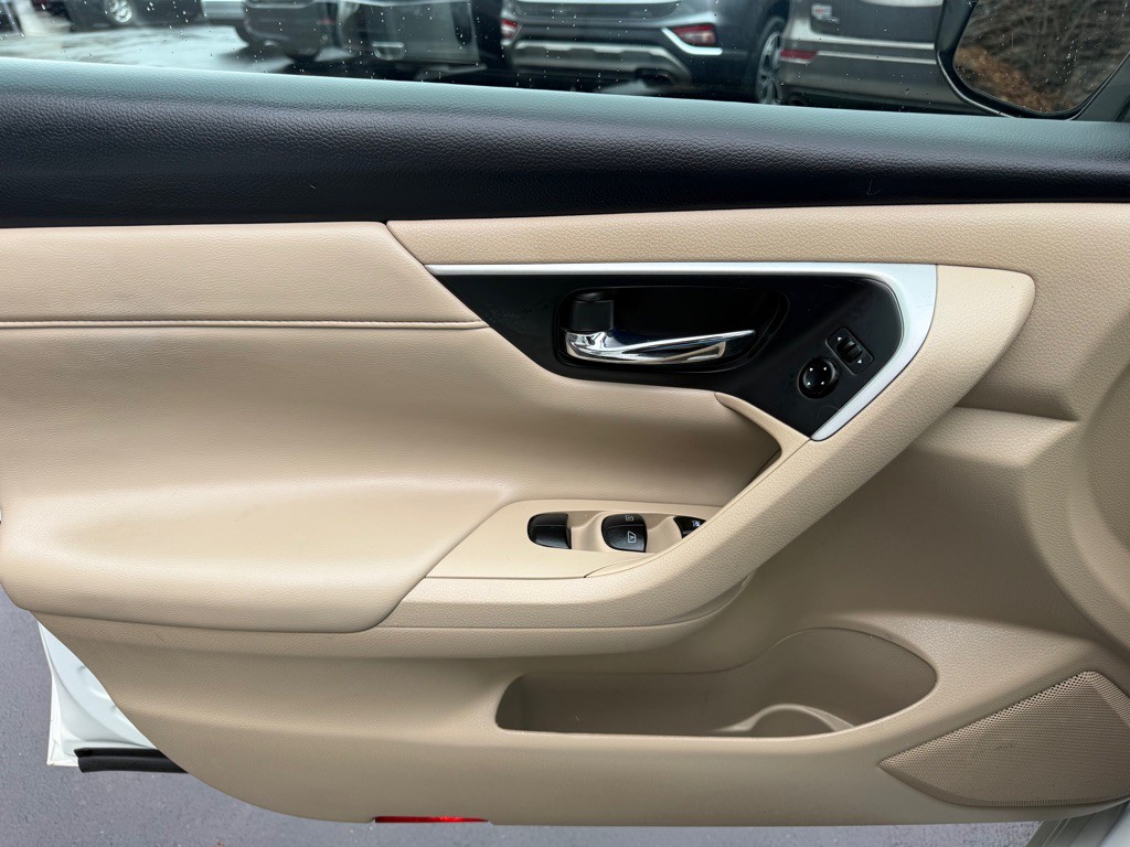 2016 Nissan Altima Image 22